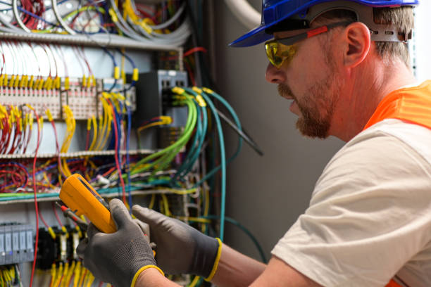 Best Emergency Electrical Repair  in Holiday Shores, IL